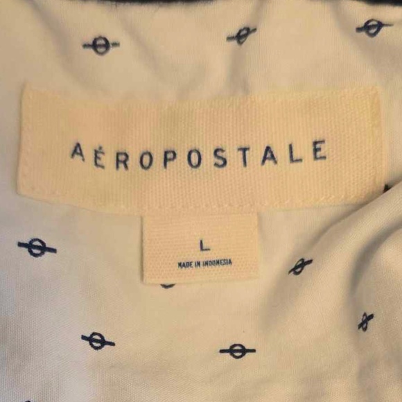 Aeropostale Short Sleeve Button Down White & Navy Shirt - Picture 5 of 5